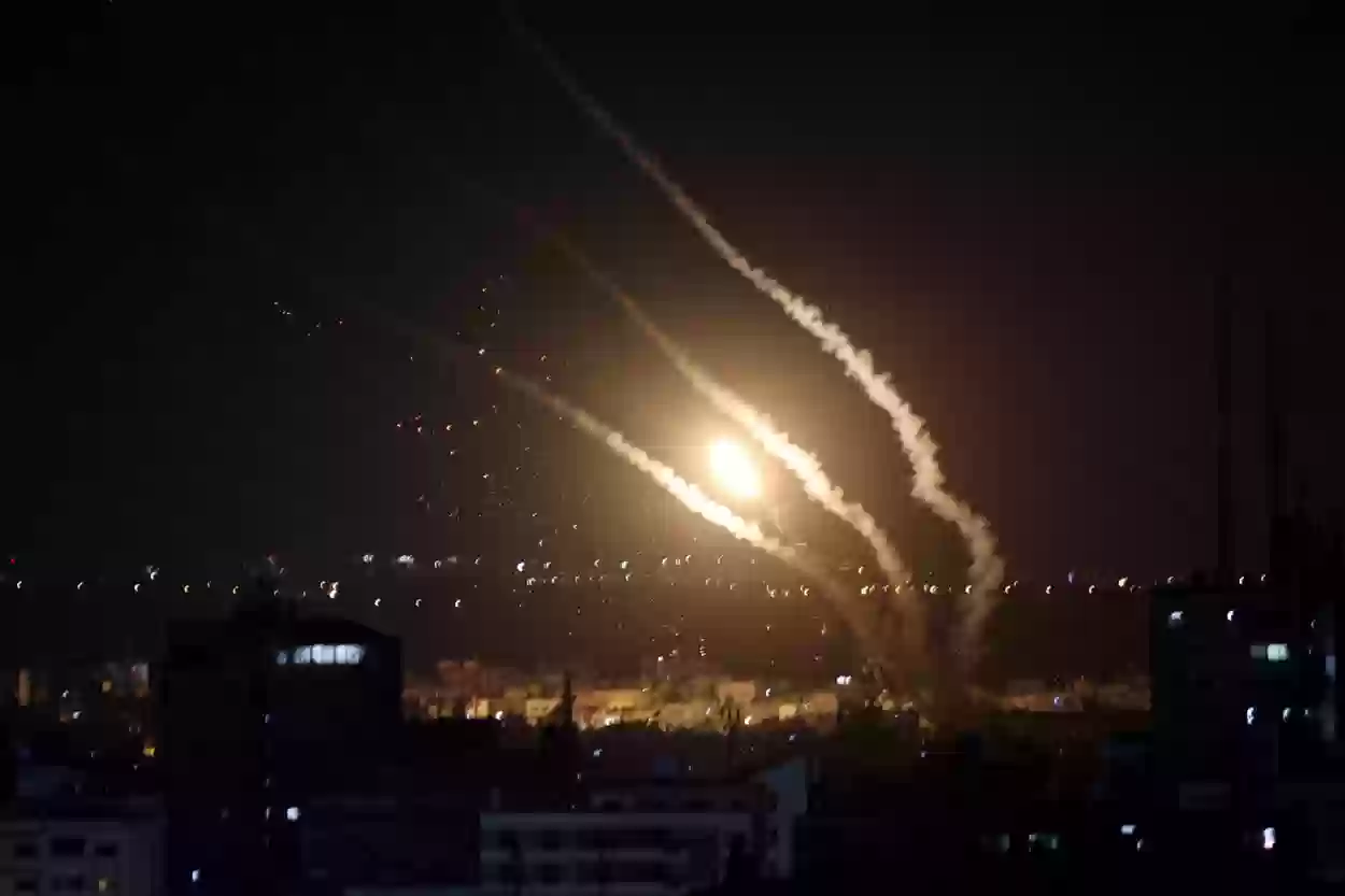 صواريخ حزب الله تشعل النيران في سماء تل أبيب